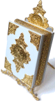 Grand Coffret de luxe blanc en bois pour Coran avec parties dorees fourni avec son Support dore