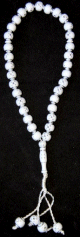 Chapelet "Sebha" blanc a 33 gros grains avec motifs argentes