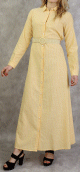 Robe-Chemise en coton a fines rayures blanches de couleur jaune paille avec ceinture assortie