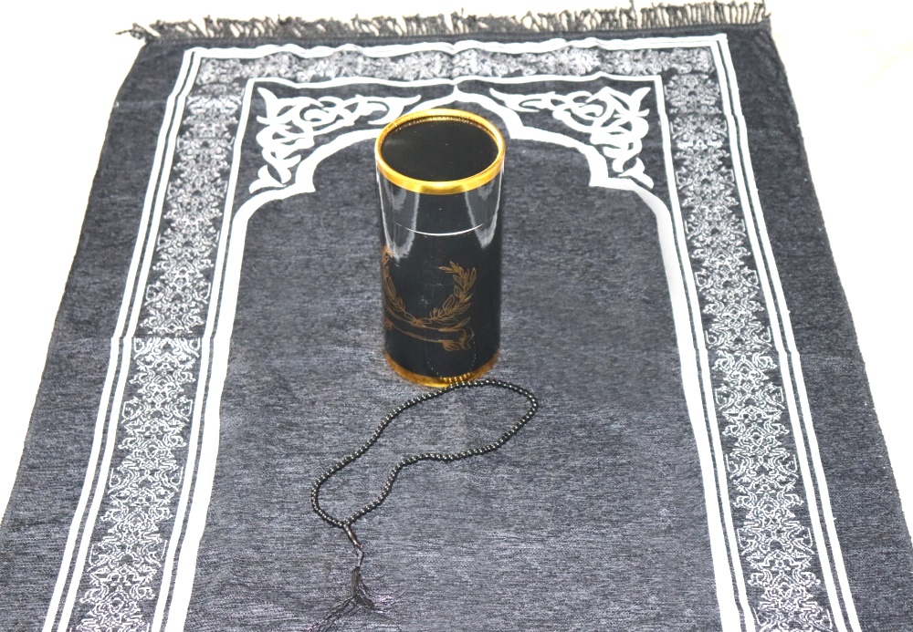 Boite dorée avec pompon et son tapis assorti (idée coffrets cadeaux  musulmans) - Couleur Rose clair