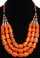 Collier ethnique artisanal style berbere imitation corail orange assorti de perles et d'agrements en metal argente